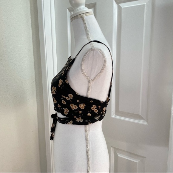 Brandy Melville Crop Tie Wrap Around Top High Neck Sunflower OS - Picture 3 of 7